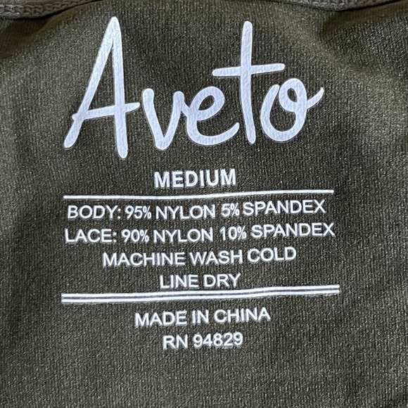 Adepto Girl’s Olive Green Lace Crisscross Sport Bra Sz M - Picture 6 of 6